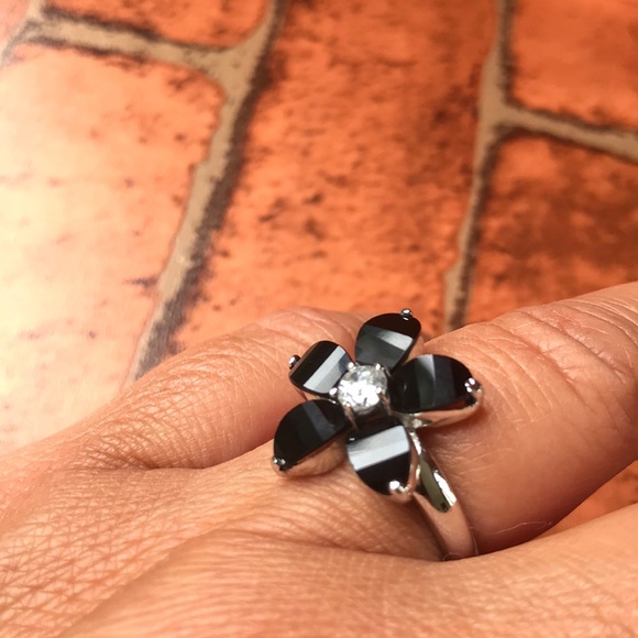 Sterling Silver Black Flower Ring Size 7.5 - Picture 2 of 12